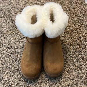 Women’s faux fur boots